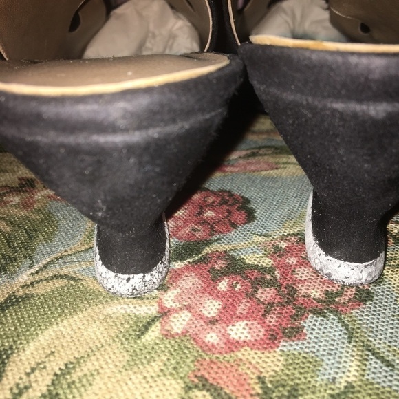 Nwot suede cross strap sling back - Picture 6 of 7